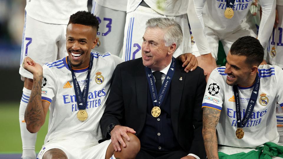 Carlo Ancelotti (midterst) har nu vundet Champions League fire gange som træner. <i>Foto: Molly Darlington/Reuters</i>