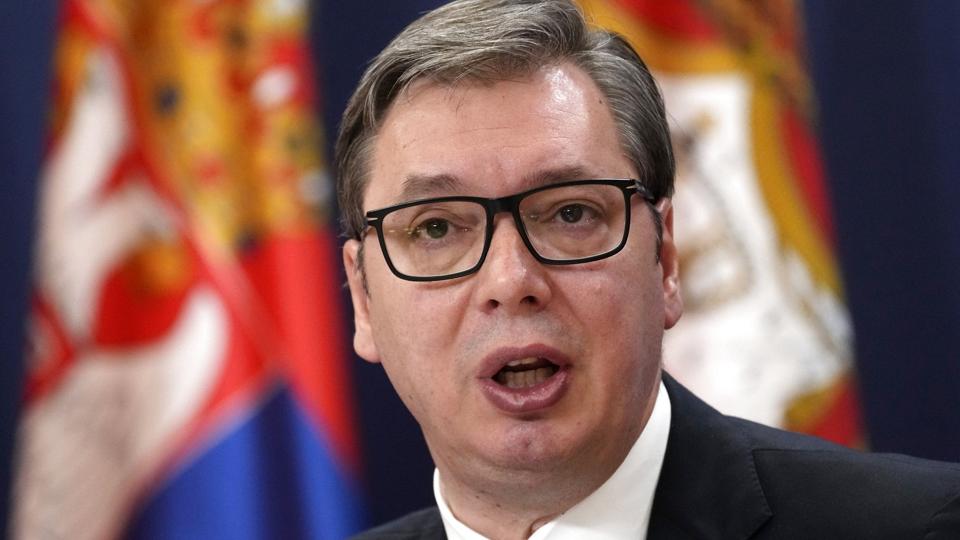 Serbiens præsident, Aleksandar Vucic, har talt i telefon med Ruslands præsident, Vladimir Putin, og har sikret sig russisk gas de næste tre år. (Arkivfoto) <i>Darko Vojinovic/Ritzau Scanpix</i>