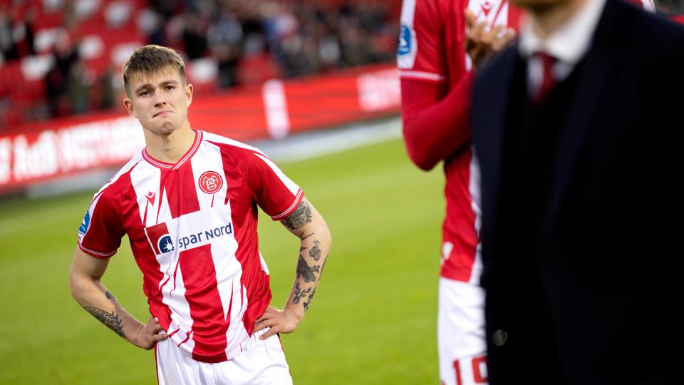 Casper Gedsteds ansigtsudtryk var ikke til at tage fejl af efter søndagens kamp mod Viborg, der var den sidste i AaB-trøjen. <i>Foto: Lars Pauli</i>