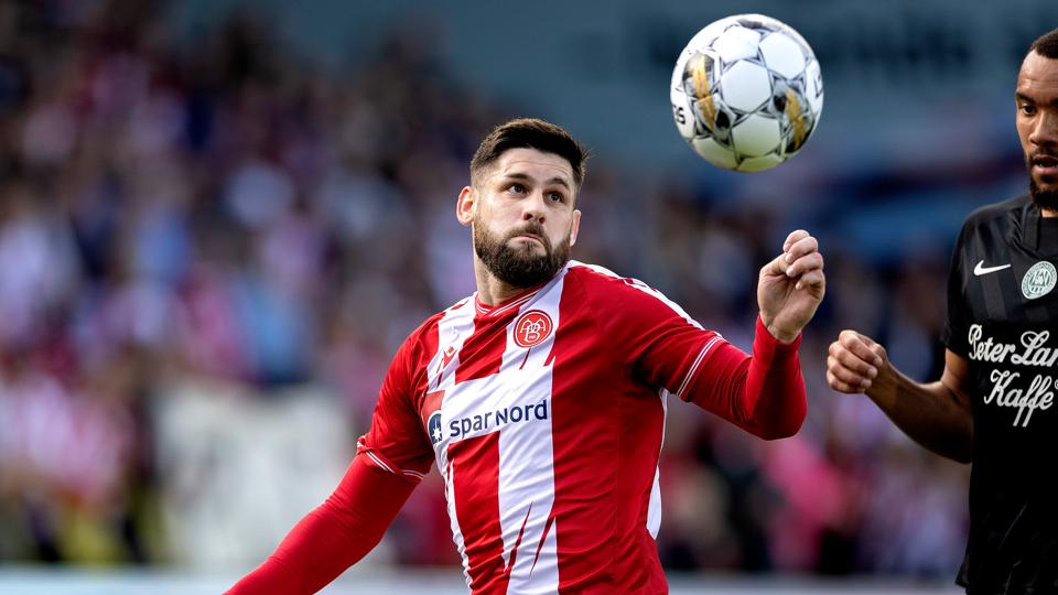 Milan Makaric kæmper med at finde vejen tilbage til startopstilling i AaB. På det seneste har han heller ikke været fast inventar i bruttotruppen. <i>Arkivfoto: Lars Pauli</i>