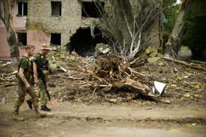 Guvernør: Rusland trænger ind i belejret by i Østukraine
