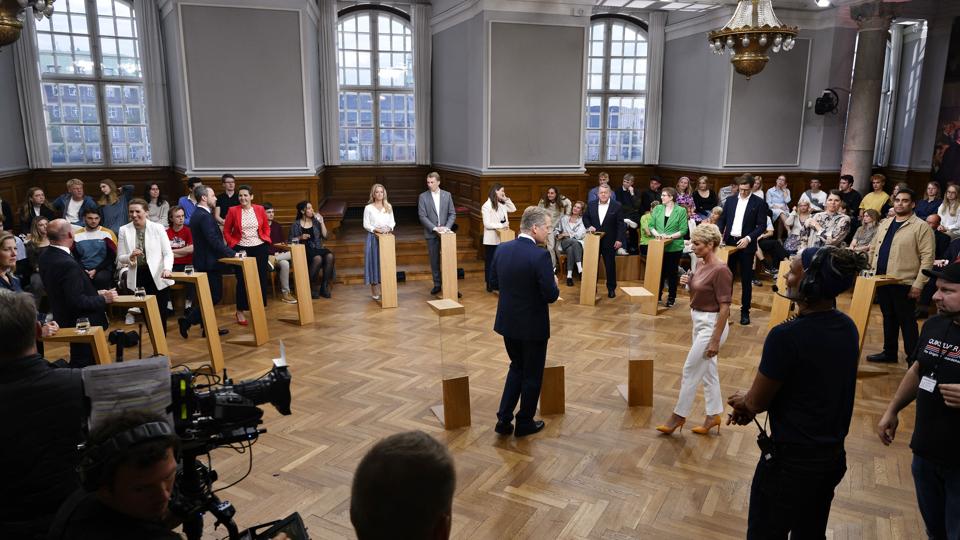 Søndag aften var der partilederdebat om det danske forsvarsforbehold. Regeringen og et bredt flertal i Folketinget anbefaler at stemme ja og afskaffe forbeholdet. <i>Philip Davali/Ritzau Scanpix</i>