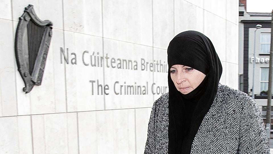 Den tidligere irske soldat Lisa Smith ankommer tidligere i år til et retsmøde. Mandag er hun blev dømt skyldig i at være medlem af Islamisk Stat i Syrien. <i>Paul Faith/Ritzau Scanpix</i>