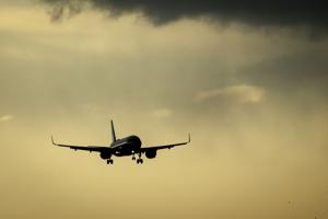Flypassagerer afsløret med 3,7 millioner i kufferter