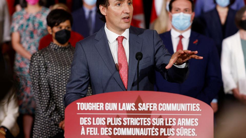 Premierminister Justin Trudeau holdt mandag pressemøde i Ottawa, hvor han fortalte om et nyt forbud mod køb og salg af håndvåben i Canada. <i>Blair Gable/Reuters</i>