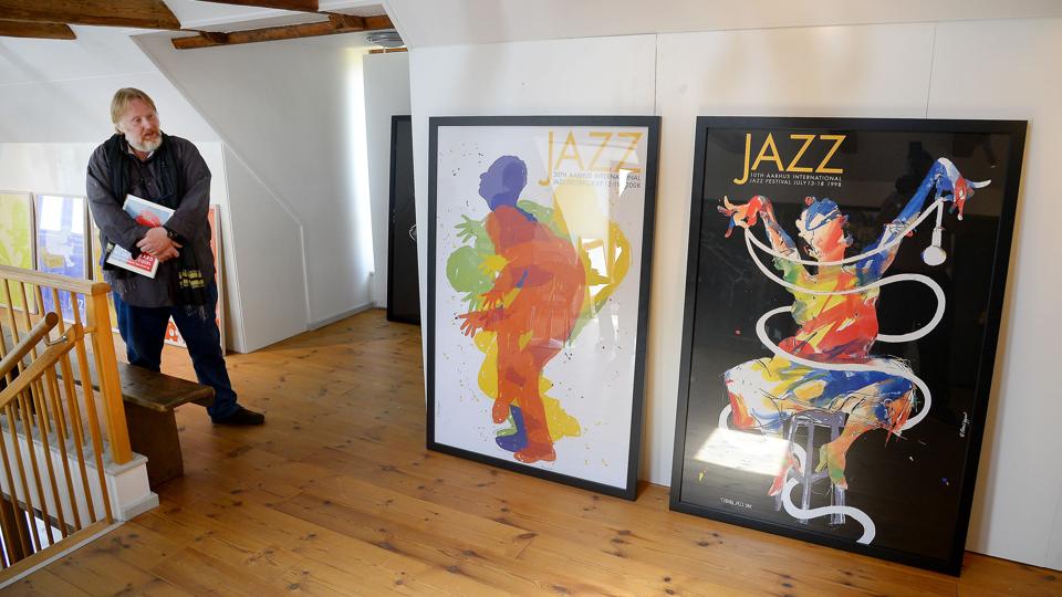 Finn Nygaard præsenterer ”Jazz på plakaten” i Pakhuset Krik. <i>Foto: Peter Mørk</i>