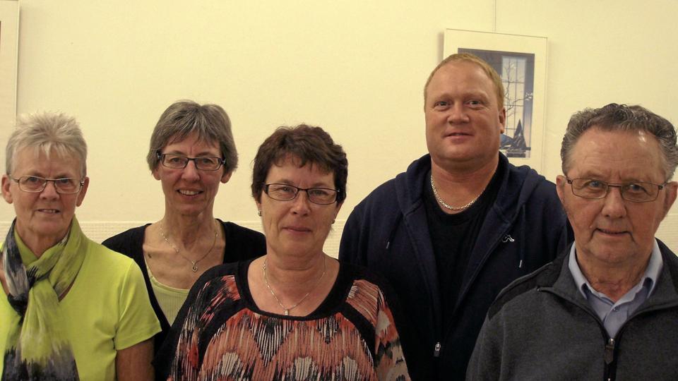 Den nye bestyrelse i Haverslev Medborgerhus. Fra venstre kasserer Lise Sørensen, skriver Alice Hejlskov Poulsen, næstformand Hanne Kristensen, Ole Nielsen og formand Poul E. Jensen. Privatfoto