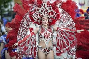 Karneval: Våd start - men så kommer solen