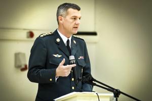 Dansk forsvarschef hædersgæst i diktatur
