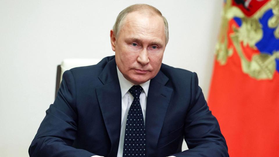 Ruslands præsident, Vladimir Putin, har brug for folkets opbakning for at kunne fortsætte krigsindsatsen i Ukraine. Den folkelige modstand stiger dog, i takt med at russernes privatøkonomi rammes af Vestens sanktioner. <i>Mikhail Metzel/Ritzau Scanpix</i>