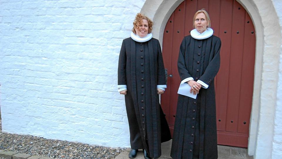 Pia Jacobsen (t.h.) blev for godt to år siden indsat af provst Hanne Petersen. Arkivfoto