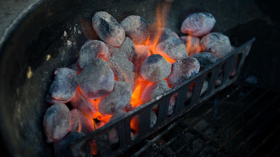 En rist fra en brandvarm grill antændte en barnevogn. Arkivfoto