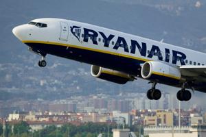 Ryanairfly blev plyndret af passagerer