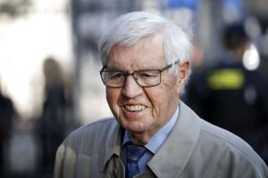 Tidligere folketingsformand Svend Jakobsen er død - 86 år