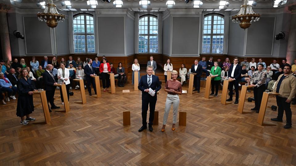 Danmarks toppolitikere får på lederplads kritik for ikke at kunne forklare, hvorfor danskerne i det hele taget skal stemme ved onsdagens folkeafstemning. Tirsdag aften gjorde partilederne et forsøg på det i partilederdebat på TV2. <i>Philip Davali/Ritzau Scanpix</i>