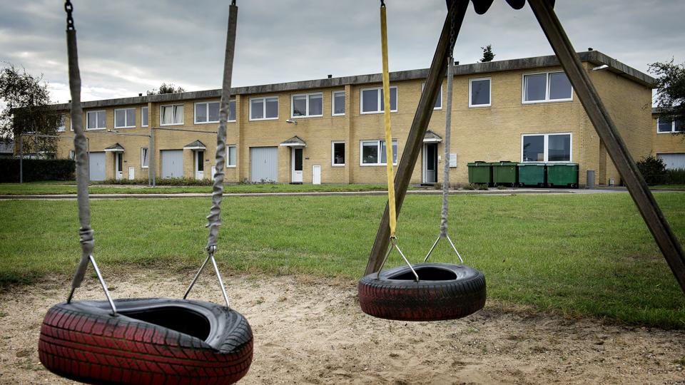 En totalrenovering til en kvart milliard kroner af i alt 237 lejemål i Løgstør - stort set uden huslejen kommer til at stige for beboerne. Her er det området omkring Norgesvej og Sverigesvej, som bliver det første sted, håndværkerne går i gang. Foto: Lars Pauli <i>Lars Pauli</i>