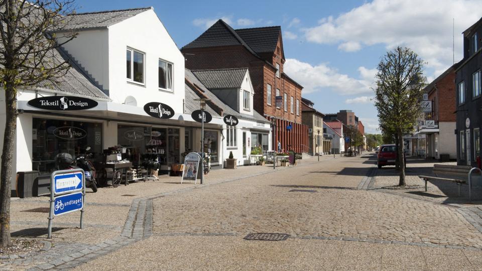 Aalestrup By mister tilsyneladende chancen for at få et butikscenter. Til gengæld har man på flere måder fået fornyet bymidten som følge af projektet. Arkivfoto <i>Grete Dahl</i>