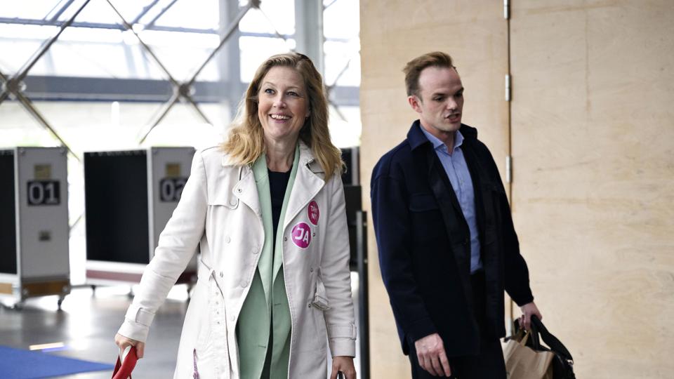 De Radikales leder, Sofie Carsten Nielsen, onsdag ved middagstid sat sit kryds ved ja til afstemningen om, hvorvidt Danmark skal afskaffe forsvarsforbeholdet. (Arkivfoto). <i>Philip Davali/Ritzau Scanpix</i>