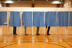 Valgdeltagelsen kan falde trods boom i brevstemmer