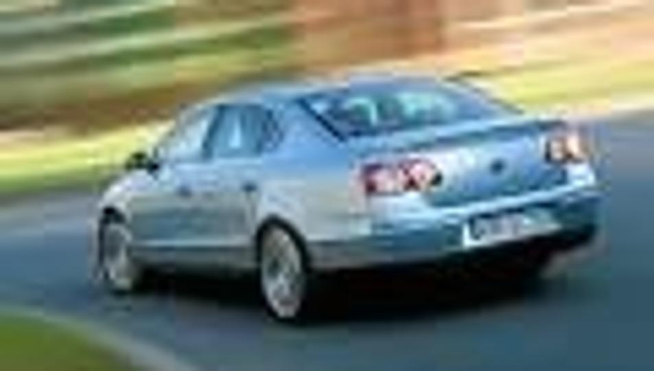 En grå VW Passat årgang 2006 udgør seneste led i en bizar biltyveri-pyramide. Arkivfoto