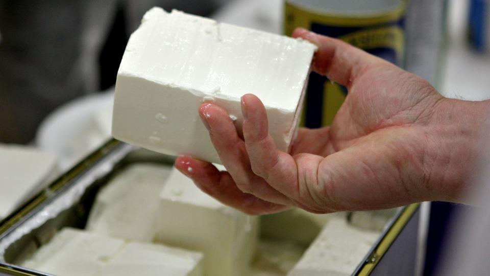 Bislev producerer hvis ost af den type, der tidligere måtte kaldes dansk feta.Arkivfoto: Michael Koch <i>Pressefotograf Michael Koch</i>