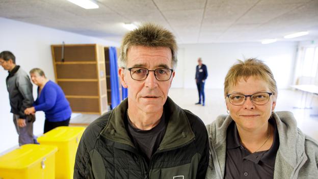- Jovist er vi fra Flade, men vi har ikke noget imod at stemme i Sejerslev, siger Karina og Poul Thomsen, inden parret kører til job på Outrup Vinduer.