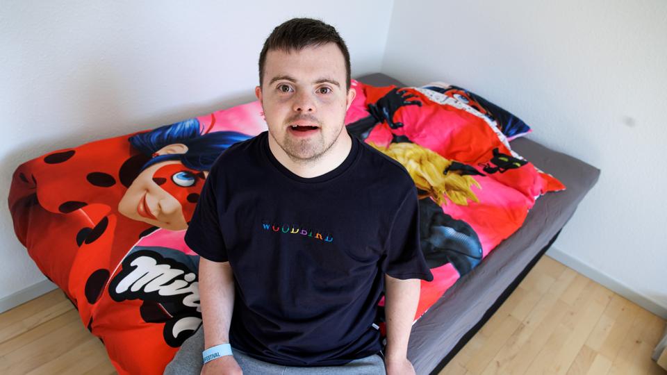 25-årige Kris Brogaard flyttede onsdag morgen ind på det ny botilbud Stenhøj Thy. <i>Foto: Bo Lehm</i>