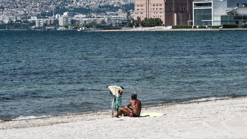Cypern og Grækenland er normalt populære turistdestinationer, der ofte trækker mange borgere fra de nordiske lande til med sol, strande og god lokal mad. Onsdag har de lempet coronarestriktionerne. (Arkivfoto). <i>Sakis Mitrolidis/Ritzau Scanpix</i>