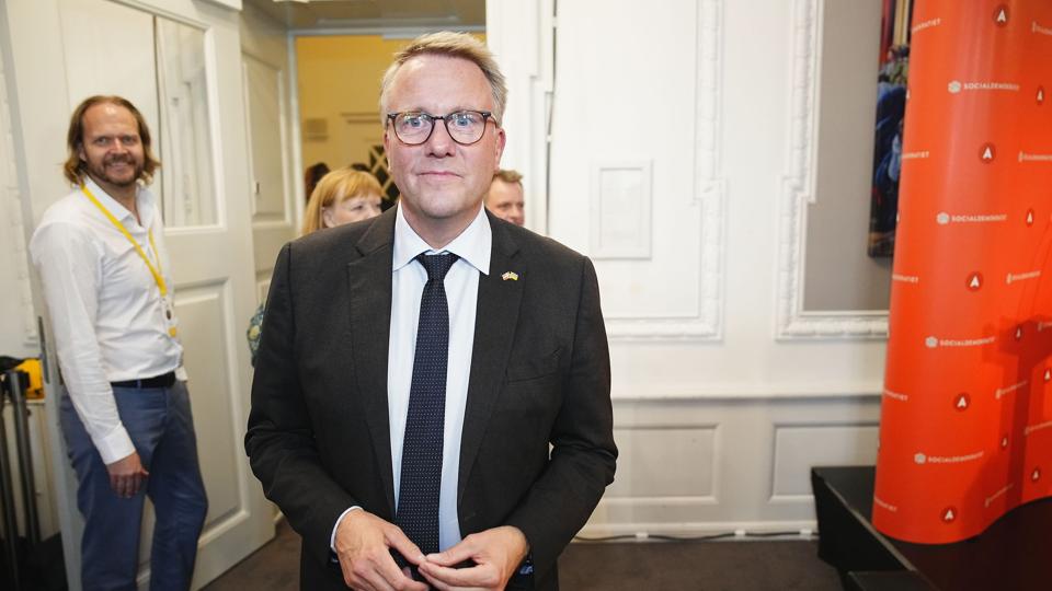 Forsvarsminister Morten Bødskov (S) er en glad mand onsdag aften. Forsvarsforbeholdet ser ud til at blive afskaffet. <i>Martin Sylvest/Ritzau Scanpix</i>