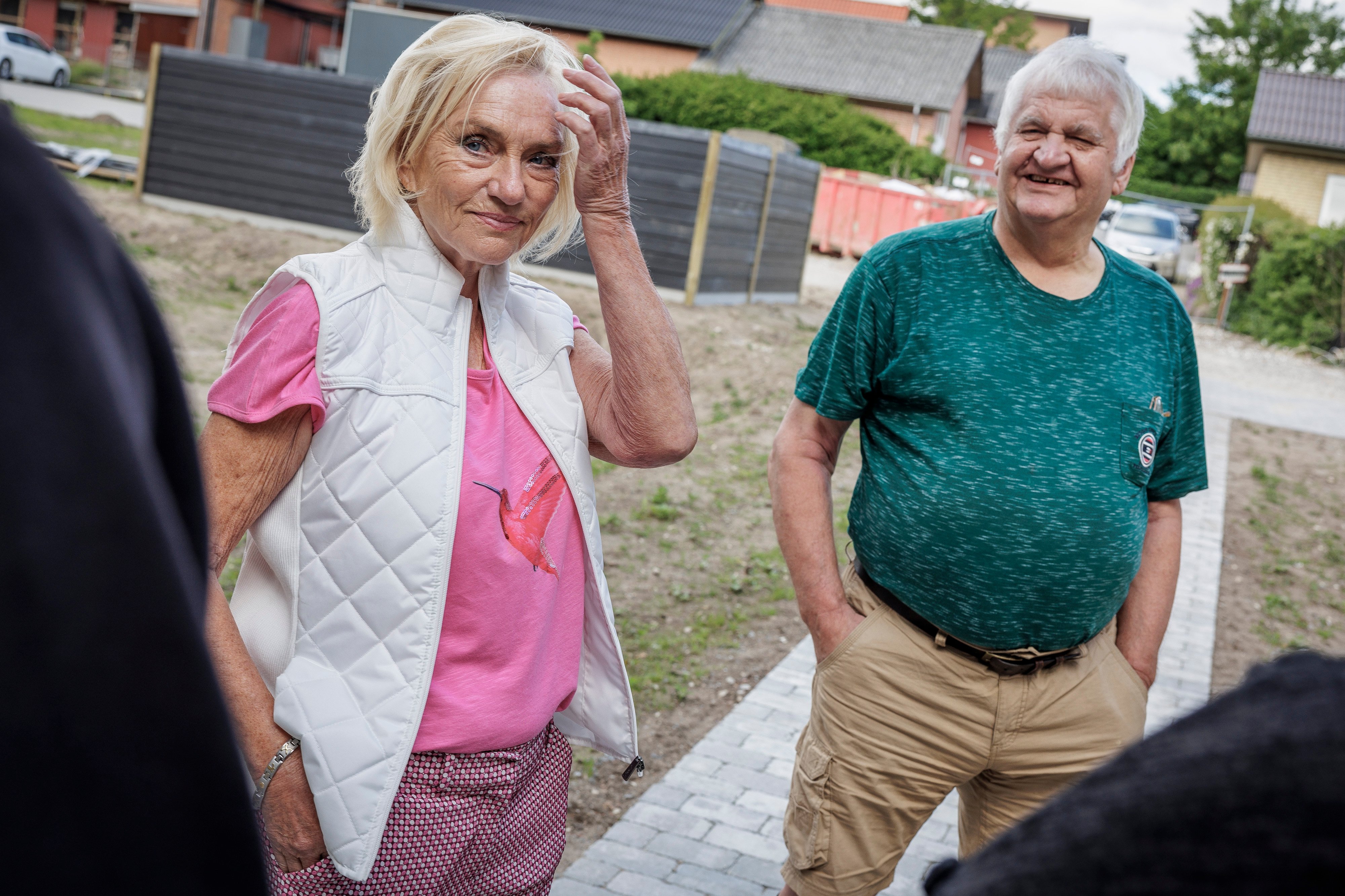 Birgit bankede ikke på rådhusets dør - hun sendte i stedet en sms: Henning er stadig i klemme