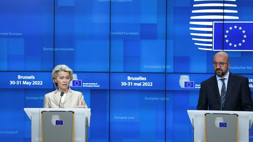 Både EU-Kommissionens formand, Ursula von der Leyen, og EU-præsident Charles Michel lykønsker Danmark med beslutningen om at afskaffe forsvarsforbeholdet. De mener begge, at det vil komme både EU og Danmark til gode. (Arkivfoto). <i>Kenzo Tribouillard/Ritzau Scanpix</i>