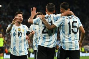 Argentina og Messi slår Italien i dyst mellem to mestre