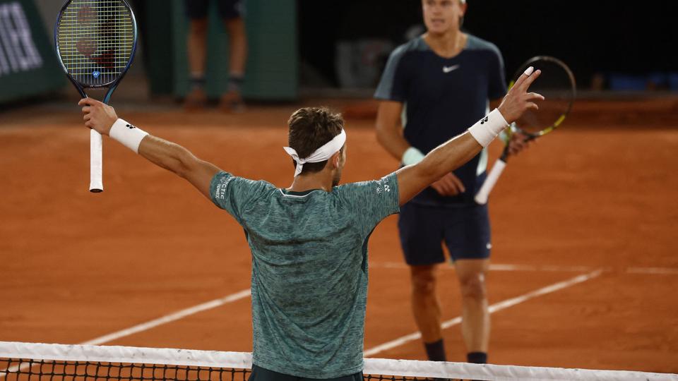 Casper Ruud kunne juble efter sejren over Holger Rune ved French Open. <i>Gonzalo Fuentes/Reuters</i>