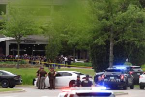Mand skyder og dræber fire på hospitalskompleks i Oklahoma