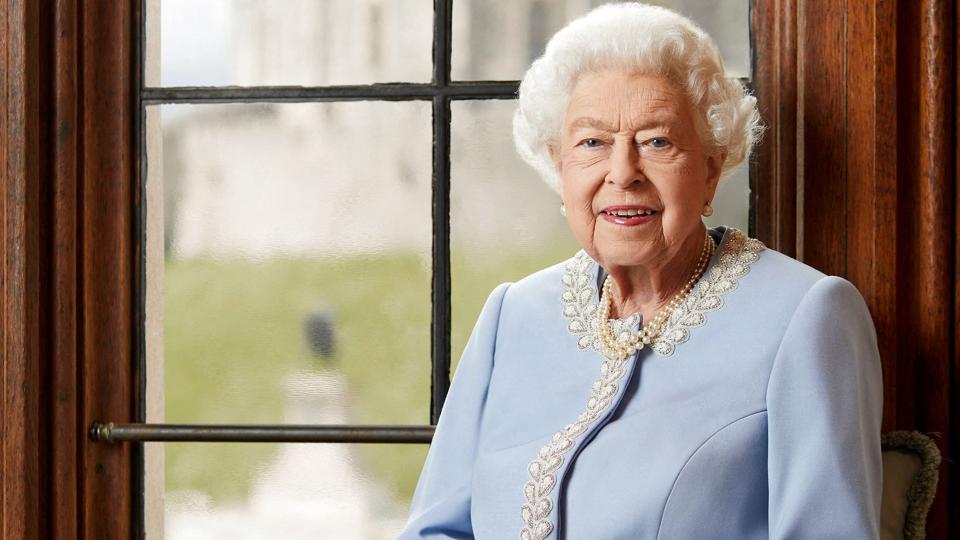 Udateret foto udsendt af Buckingham Palace op til den britiske monarks platinjubilæum, der markeres med fire dages fest. <i>Royal Household/Ranald Mackechni/Reuters</i>