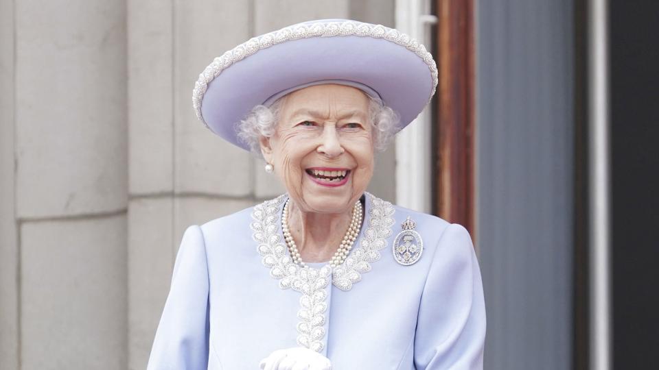 Dronning Margrethe lykønsker den britiske dronning Elizabeth, der har siddet på tronen i 70 år. <i>Jonathan Brady/Ritzau Scanpix</i>