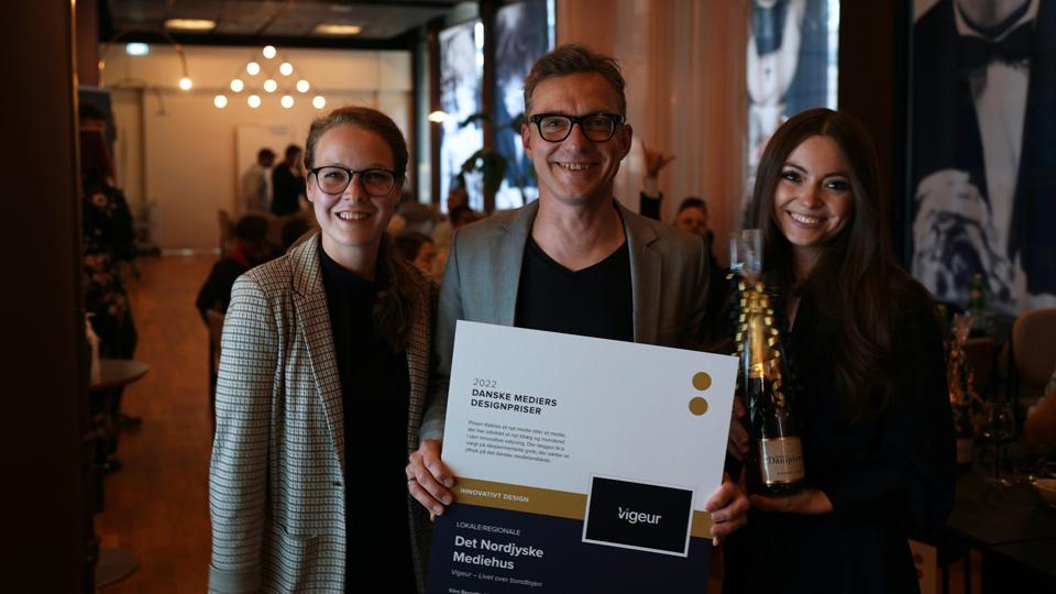 Vigeur har vundet en pris for dets innovative design. Her er det journalist Pernilla Abildtrup, chefredaktør Tom Bue og journalist Caroline Bundgaard. <i>Foto: DNMH</i>
