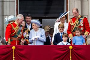 Dronning Elizabeth må droppe gudstjeneste fredag efter ubehag