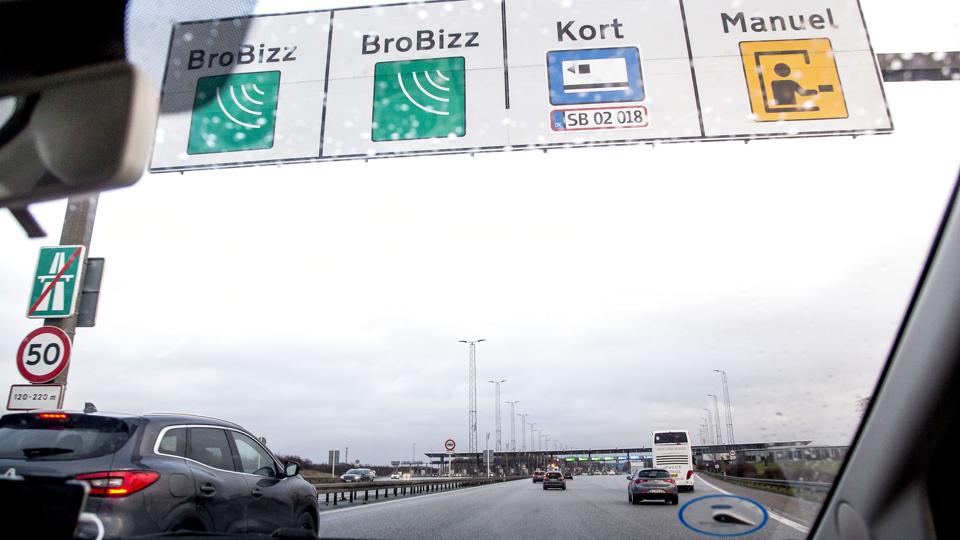 Der forventes tæt trafik fredag eftermiddag, især fra Sjælland over Fyn mod Jylland. Vejdirektoratet advarer om risiko for kødannelse og forlænget rejsetid fredag eftermiddag i tidsrummet fra klokken 14 til 19. (Arkivfoto). <i>Mads Claus Rasmussen/Ritzau Scanpix</i>