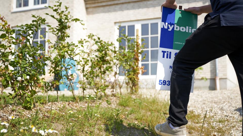 Ejendomsmæglerne får mange steder flere boliger til salg, end de får solgt (Arkivfoto). <i>Signe Goldmann/Ritzau Scanpix</i>