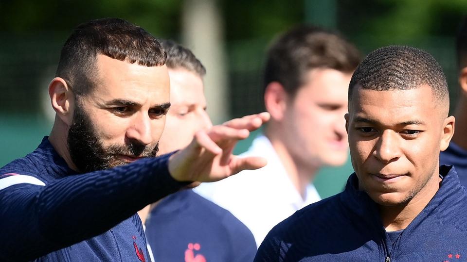 Karim Benzema og Kylian Mbappé kan blive gift for Danmarks forsvar. <i>Franck Fife/Ritzau Scanpix</i>