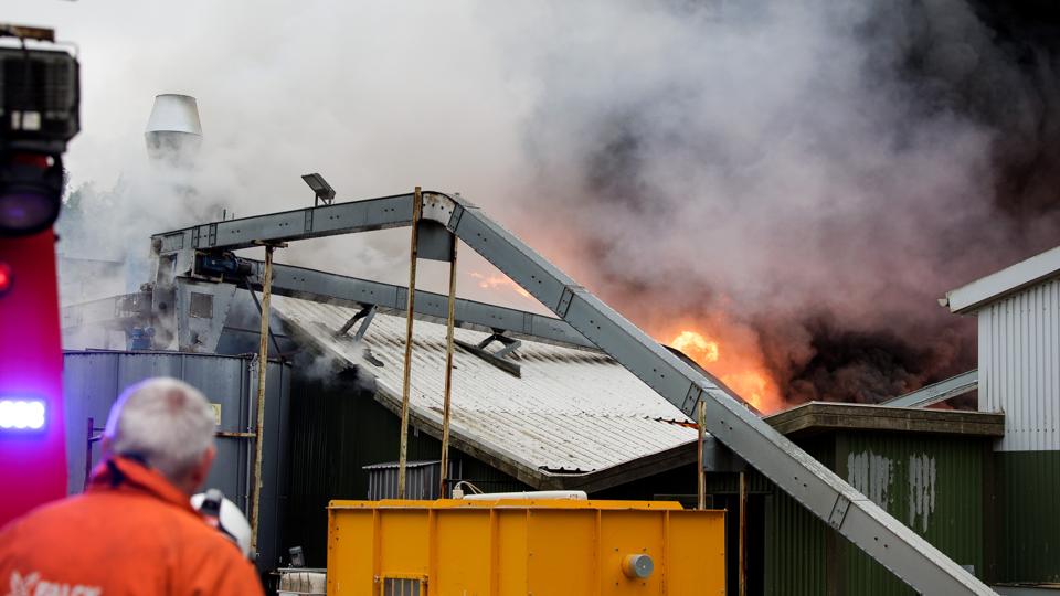 Hele produktionshallen hos Easy AgriCare brændte ned fredag morgen.  <i>Foto: Bo Lehm</i>