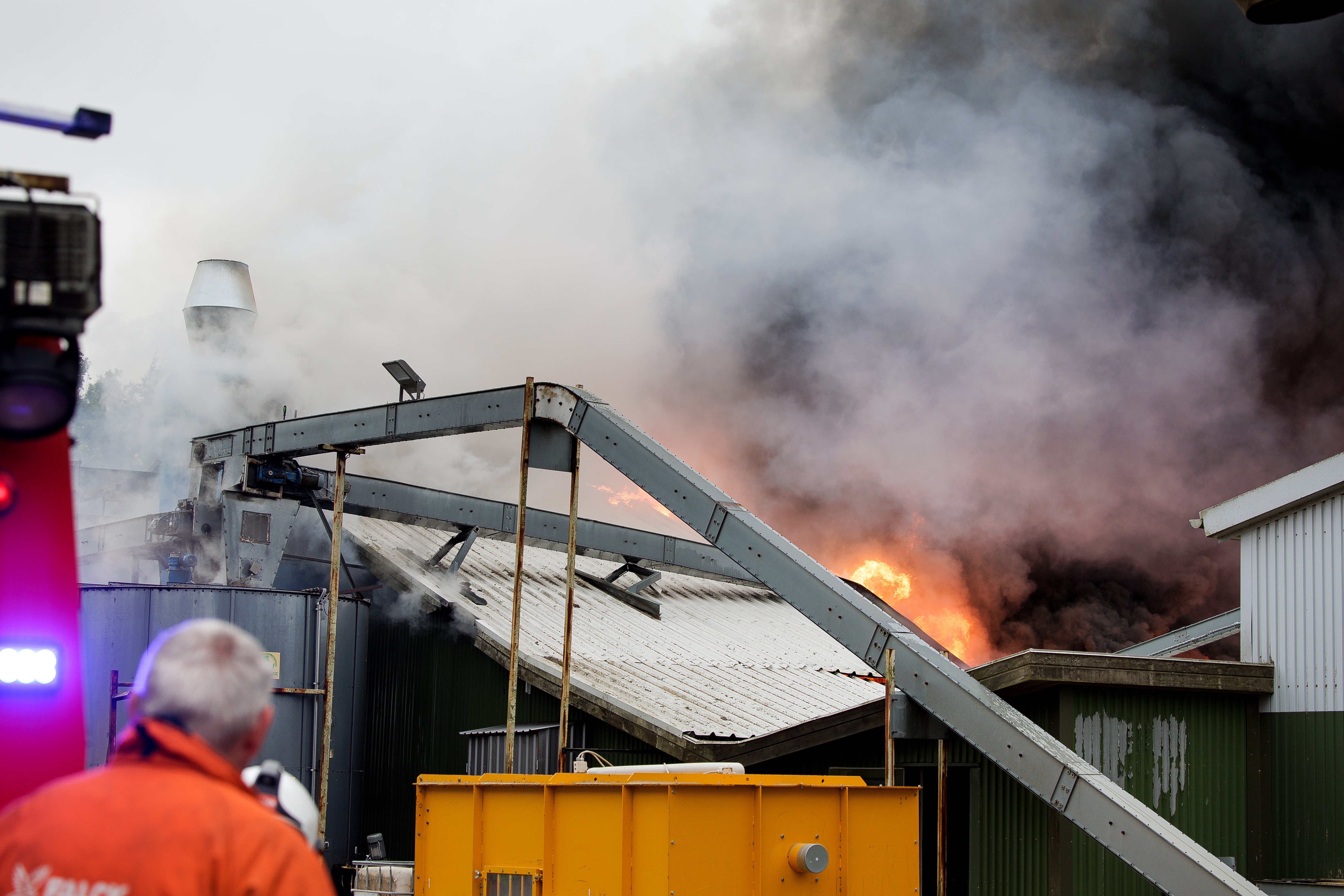 Fabrik gik op i flammer på Mors