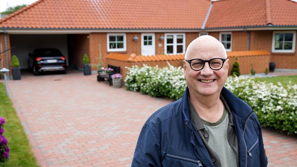 Kaj Thomsen er formand for Sjørring Byudvikling, der arbejder på at få fjernvarme fra Thisted til Sjørring. Han har regnet ud, at han selv vil kunne spare godt 11.000 kroner årligt på at droppe naturgassen. <i>Foto: Bo Lehm</i>