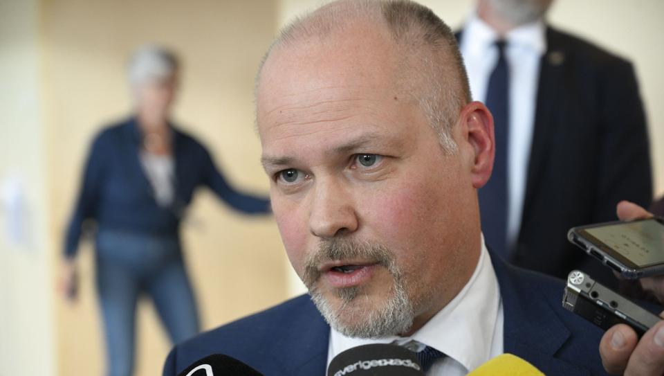 Justits- og indenrigsminister Morgan Johansson kan ikke vide sig helt sikker på at blive på posten efter afstemningen tirsdag. For der mangler kun en enkelt stemme for at vælte ham. <i>10060 Henrik Montgomery/Tt/Ritzau Scanpix</i>