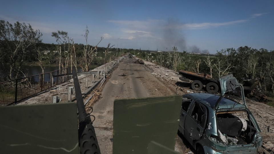 De seneste uger har de russiske styrker kastet mange kræfter efter at erobre Sjevjerodonetsk. Det er en lille fabriksby i øst, som Rusland skal erobre, hvis russerne vil opnå deres mål om at kontrollere hele Luhansk-regionen. <i>Serhii Nuzhnenko/Reuters</i>