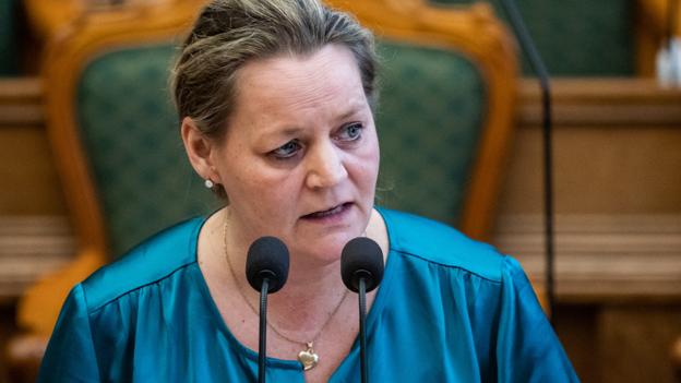 Karina Adsbøl kunne ikke dy sig for at give sin tidligere partifælle i DF, Kristoffer Hjort Storm, igen, da han fredag offentliggjorde, at han forlader DF, som Karina Adsbøl gjorde i februar. <i>Foto; Emil Helms/Ritzau Scanpix</i>