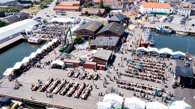 I tusindvis strømmede folk til havnen i Nykøbing.