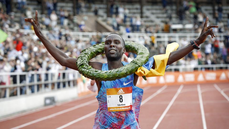 Kenyaneren Felix Kirwa krydsede målstregen som den første, selv om han undervejs blev sendt ud på en omvej. <i>Johan Jeppsson/Ritzau Scanpix</i>