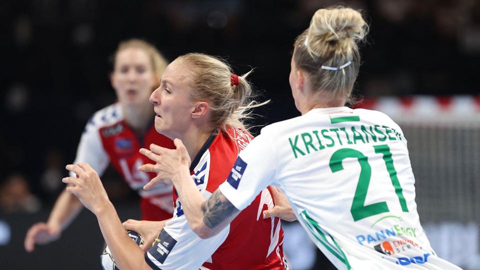 Henny Reistad trak vanen tro et stort læs for Team Esbjerg, men det rakte ikke til en finaleplads i Champions League. <i>Ferenc Isza/Ritzau Scanpix</i>